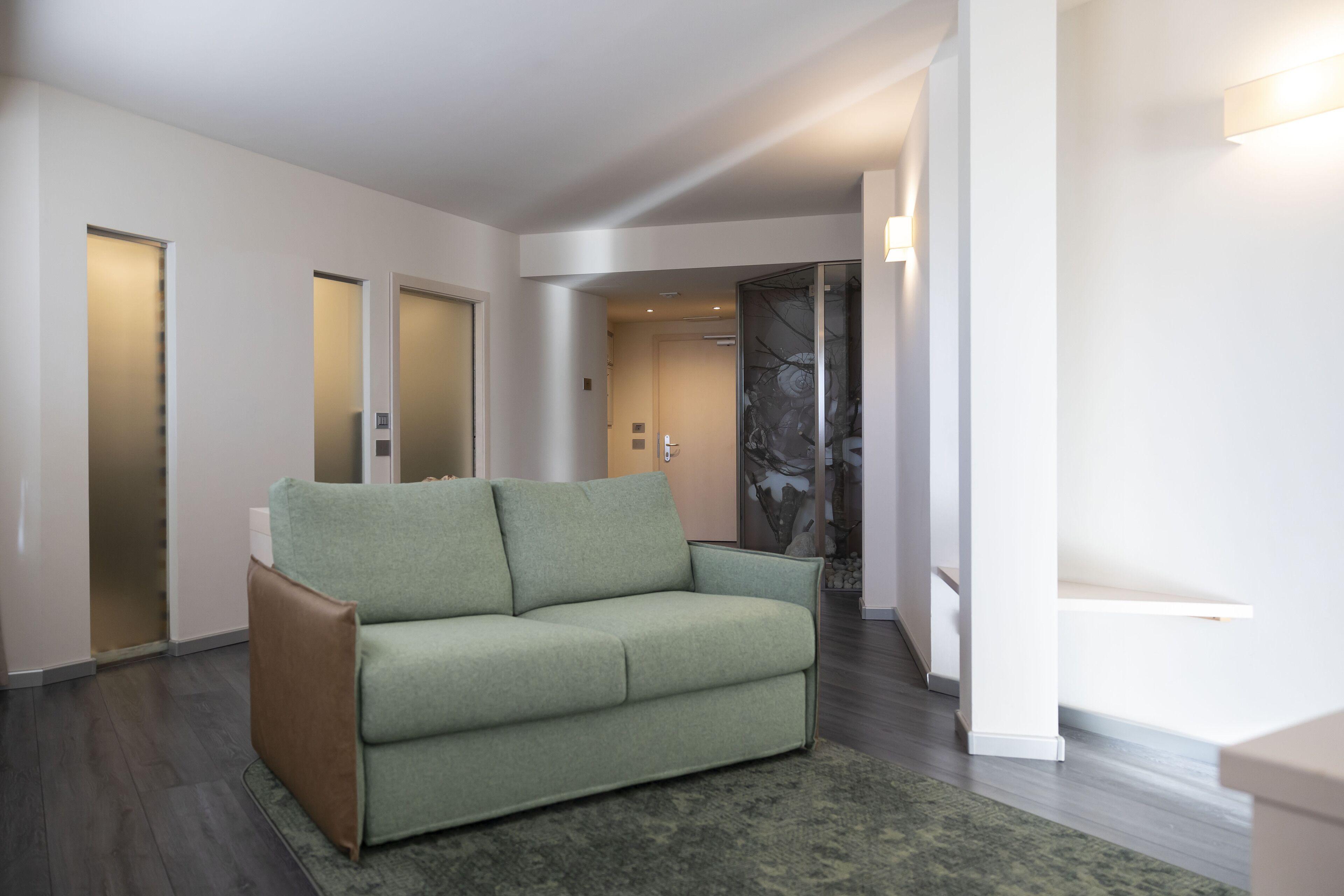 Suite,1739401327:JPEG