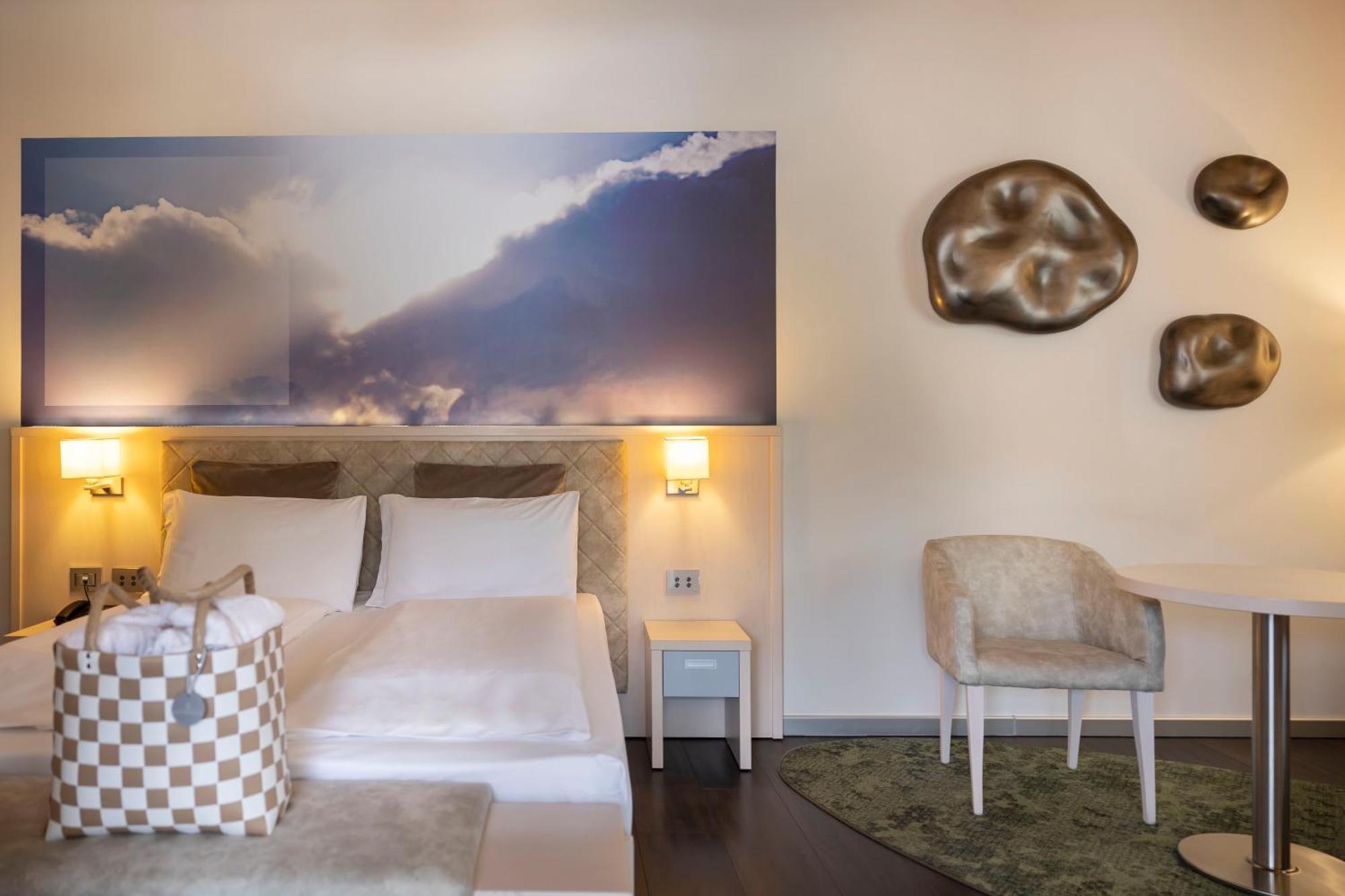 Superior Double or Twin Room,1716107344:JPEG